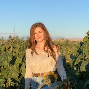 Meet your Posher, Alyssa